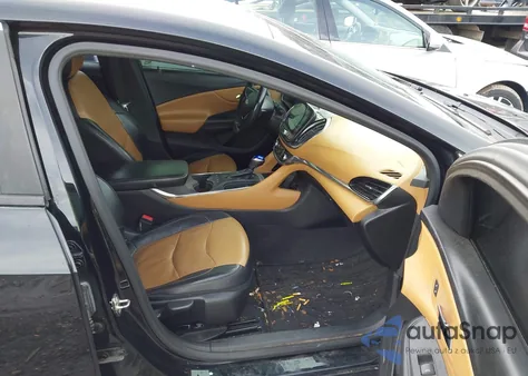 2018 Chevrolet Volt Premier z USA, uszkodzony, nr VIN 1G1RB6S56JU153580